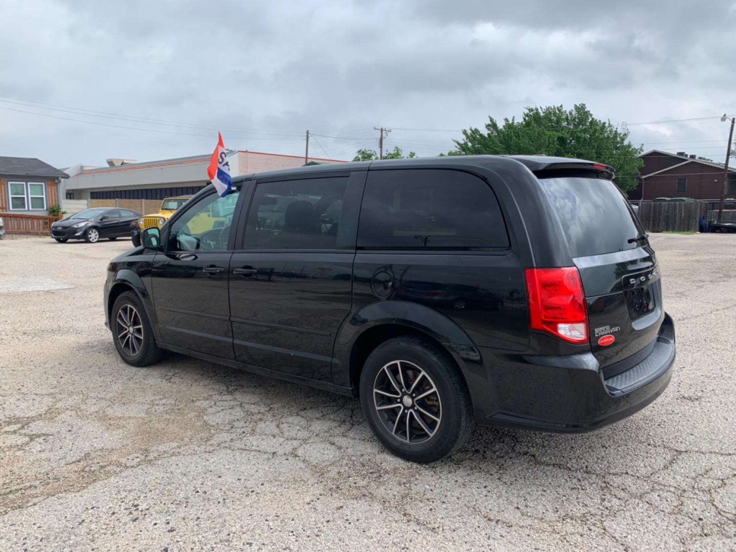 2015 Black /Black Dodge Grand Caravan SE (2C4RDGBG3FR) with an 3.6L V6 DOHC 24V engine, Automatic transmission, located at 1830 North Belt Line Road, Irving, TX, 75061, (469) 524-0199, 32.834373, -96.993584 - Photo#3